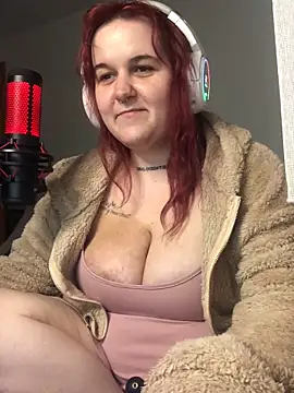 Snapshot of Lia-Bloom chatting on 1, 2, 2025 Lia-Bloom online show from 1, 2, 2025