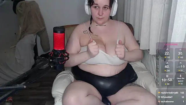 Snapshot of Lia-Bloom chatting on 21, 2, 2025 Lia-Bloom online show from 21, 2, 2025