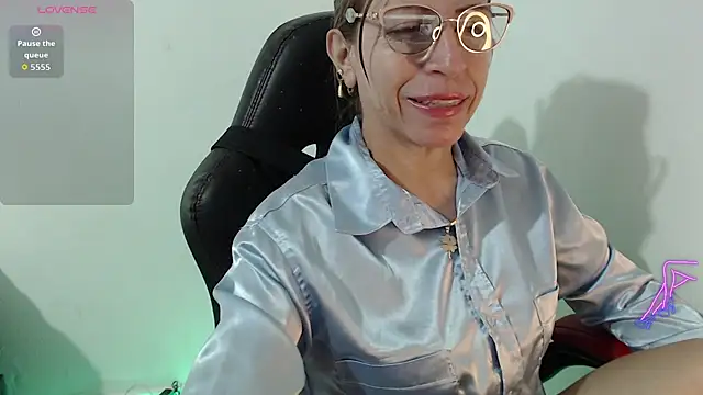 Chayla Ruiz online show from 26, 6, 2026