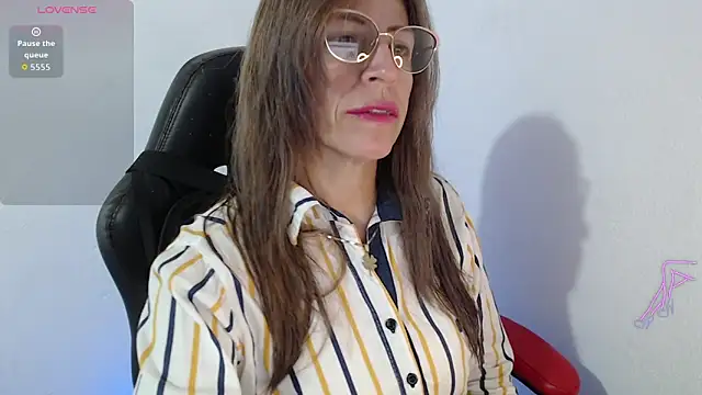 Chayla Ruiz online show from 30, 6, 2026