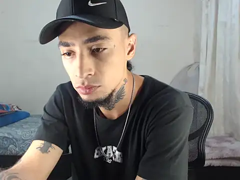 emiliano hottt online show from 8, 3, 2025