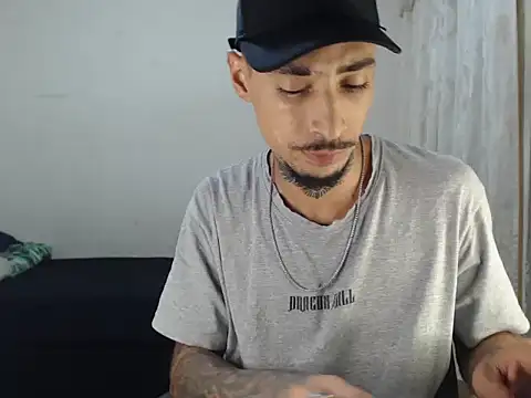 emiliano hottt online show from 13, 10, 2025