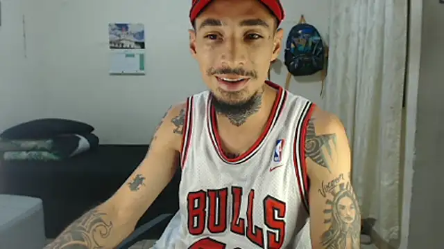 emiliano hottt online show from 23, 4, 2026