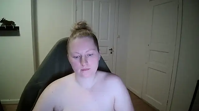 Girlnina-1995 online show from 4, 12, 2024