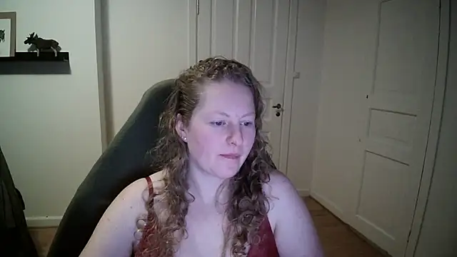 Girlnina-1995 online show from 9, 12, 2024