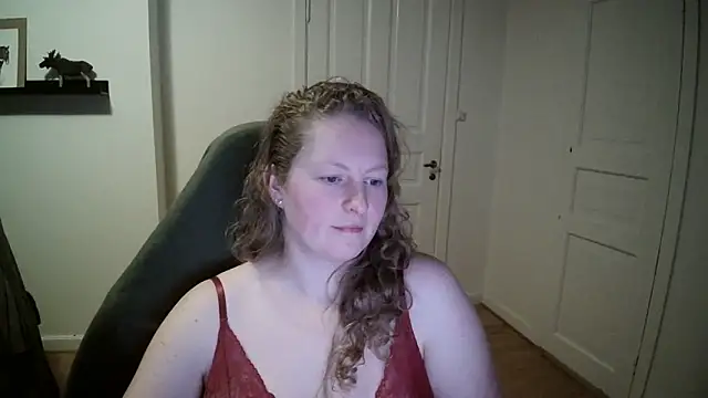 Girlnina-1995 online show from 9, 12, 2024