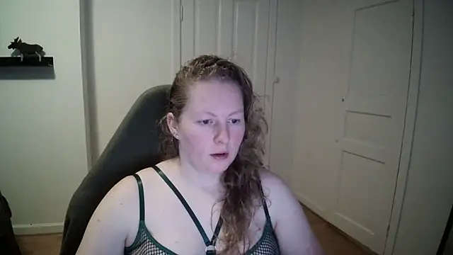 Girlnina-1995 online show from 10, 12, 2024