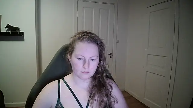 Girlnina-1995 online show from 10, 12, 2024