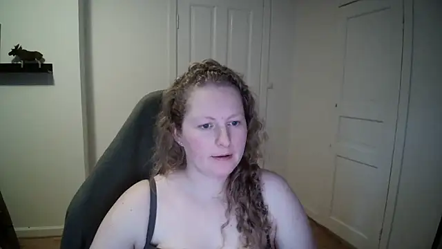 Girlnina-1995 online show from 12, 12, 2024