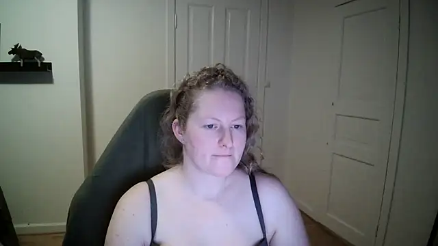 Girlnina-1995 online show from 12, 12, 2024