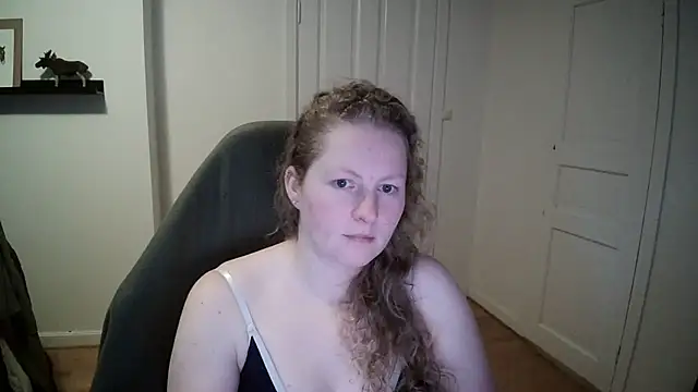 Girlnina-1995 online show from 13, 12, 2024