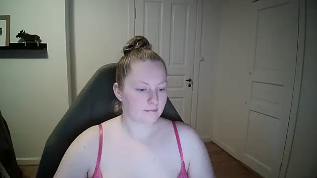 Girlnina-1995 online show from 14, 12, 2024