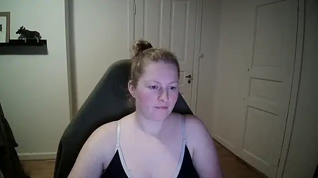 Girlnina-1995 online show from 17, 12, 2024