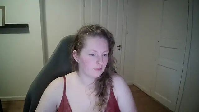 Girlnina-1995 online show from 13, 1, 2025