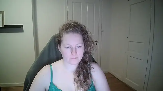 Girlnina-1995 online show from 14, 1, 2025