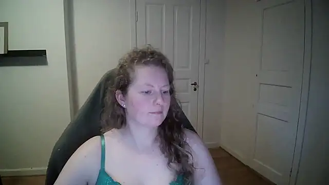 Girlnina-1995 online show from 14, 1, 2025