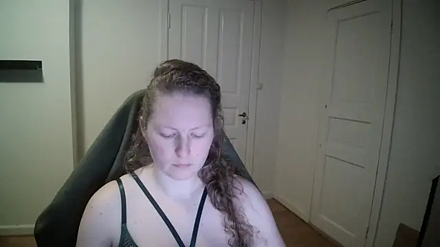 Girlnina-1995 online show from 7, 2, 2025