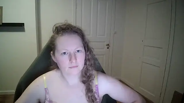 Girlnina-1995 online show from 5, 3, 2025