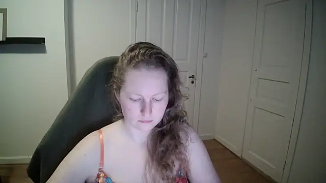 Girlnina-1995 online show from 19, 3, 2025