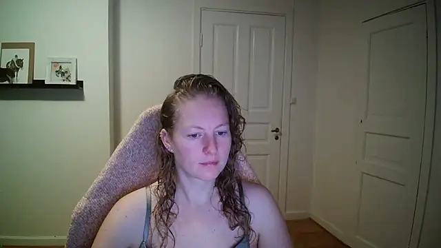 Girlnina-1995 online show from 7, 10, 2025