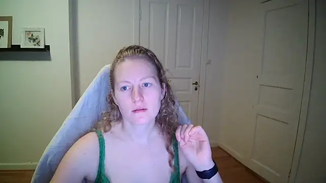 Girlnina-1995 online show from 3, 11, 2025