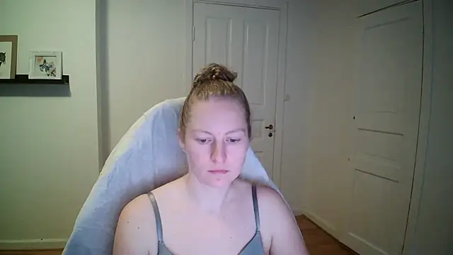 Girlnina-1995 online show from 6, 11, 2025