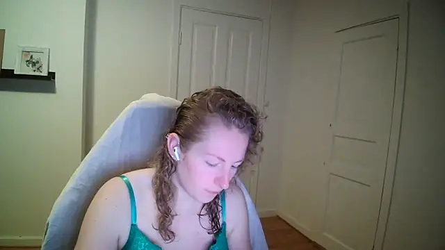 Girlnina-1995 online show from 4, 12, 2025