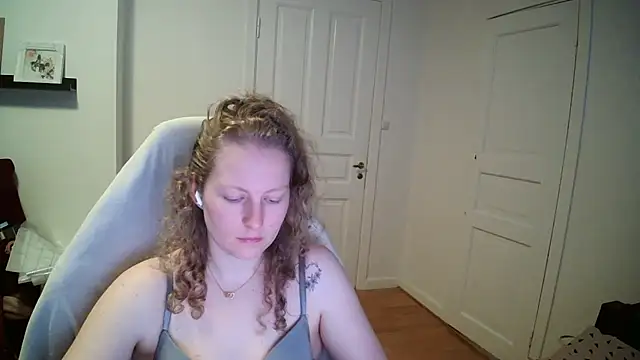 Girlnina-1995 online show from 10, 3, 2026