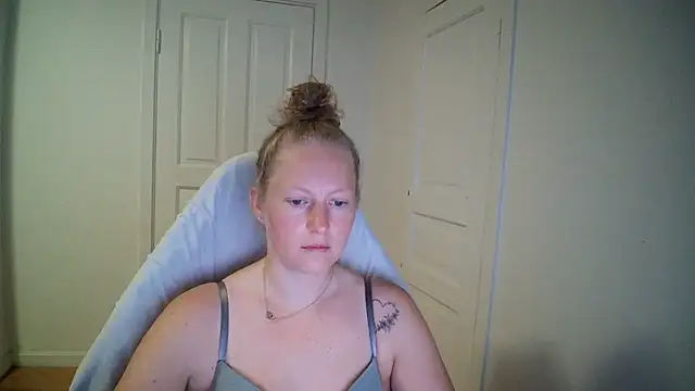 Girlnina-1995 online show from 14, 7, 2026