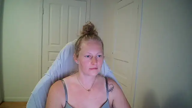 Girlnina-1995 online show from 14, 7, 2026