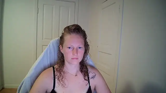 Girlnina-1995 online show from 16, 7, 2026
