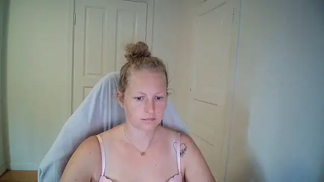 Girlnina-1995 online show from 20, 7, 2026