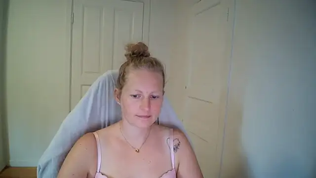 Girlnina-1995 online show from 20, 7, 2026