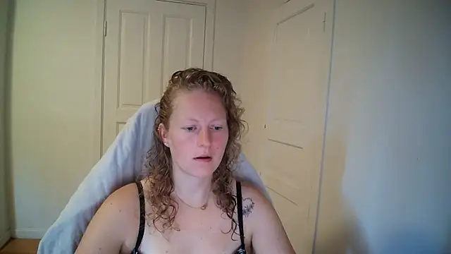Girlnina-1995 online show from 21, 7, 2026