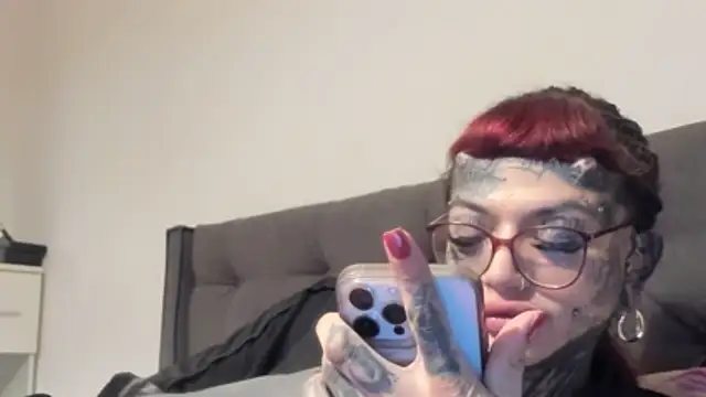 tamarapervert online show from 11, 4, 2026