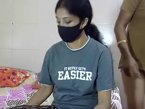 Snapshot of Indian_Horny_Wife chatting on 4, 10, 2025 Indian Horny Wife online show from 4, 10, 2025