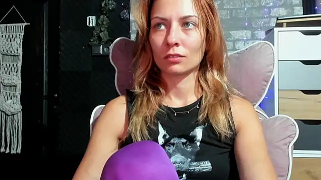 Snapshot of karo123421 chatting on 27, 7, 2026 karo123421 online show from 27, 7, 2026