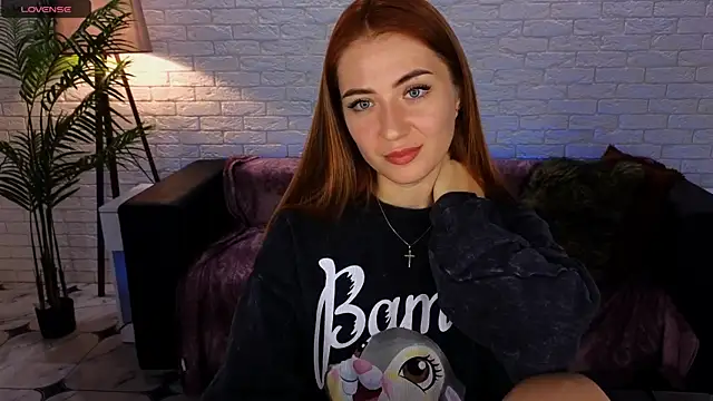 Snapshot of Adelyna_Bird chatting on 2, 12, 2024 Adelyna Bird online show from 2, 12, 2024