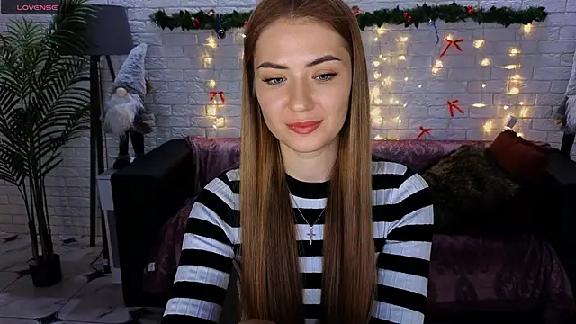 Snapshot of Adelyna_Bird chatting on 22, 12, 2024 Adelyna Bird online show from 22, 12, 2024