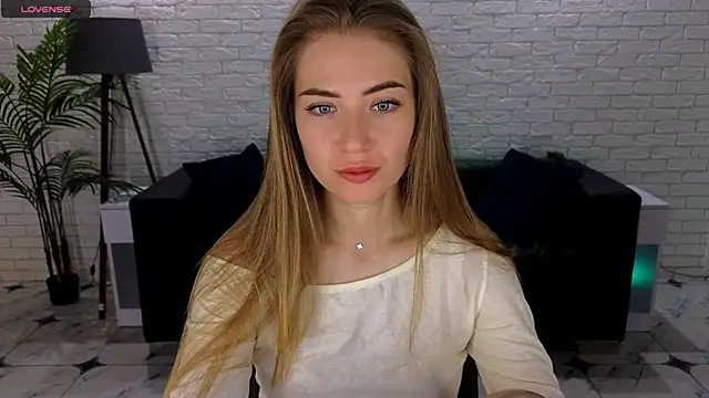 Snapshot of Adelyna_Bird chatting on 16, 9, 2025 Adelyna Bird online show from 16, 9, 2025