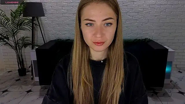 Snapshot of Adelyna_Bird chatting on 21, 9, 2025 Adelyna Bird online show from 21, 9, 2025