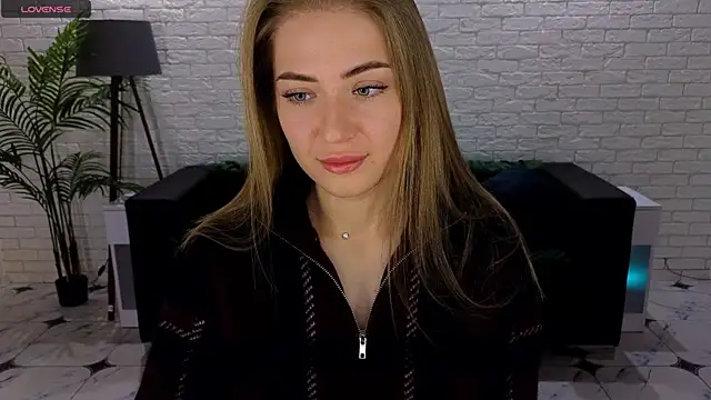 Snapshot of Adelyna_Bird chatting on 26, 9, 2025 Adelyna Bird online show from 26, 9, 2025