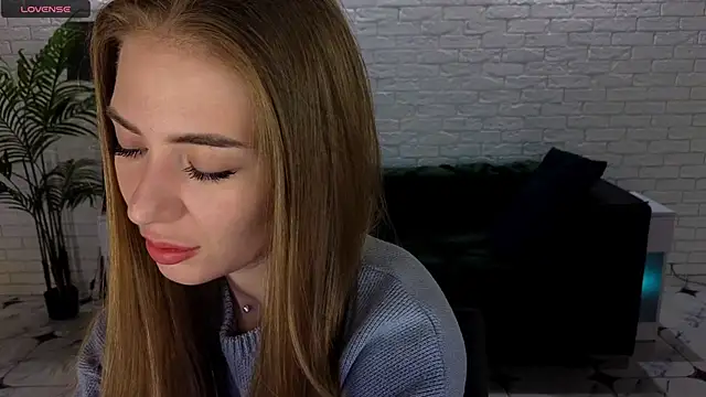 Snapshot of Adelyna_Bird chatting on 3, 10, 2025 Adelyna Bird online show from 3, 10, 2025