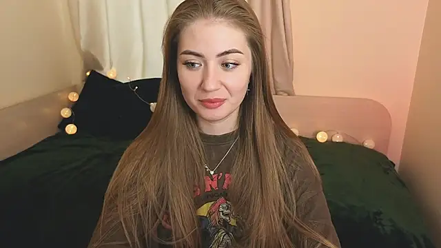 Snapshot of Adelyna_Bird chatting on 1, 12, 2025 Adelyna Bird online show from 1, 12, 2025