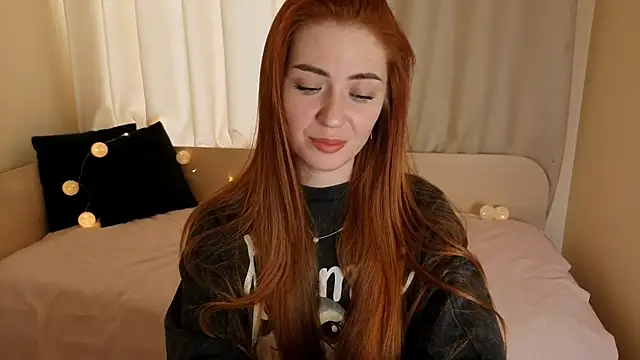 Snapshot of Adelyna_Bird chatting on 19, 12, 2025 Adelyna Bird online show from 19, 12, 2025