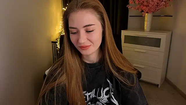 Snapshot of Adelyna_Bird chatting on 2, 2, 2026 Adelyna Bird online show from 2, 2, 2026