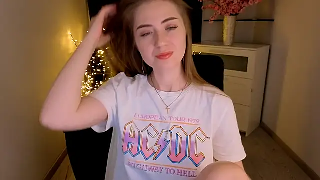 Snapshot of Adelyna_Bird chatting on 27, 2, 2026 Adelyna Bird online show from 27, 2, 2026