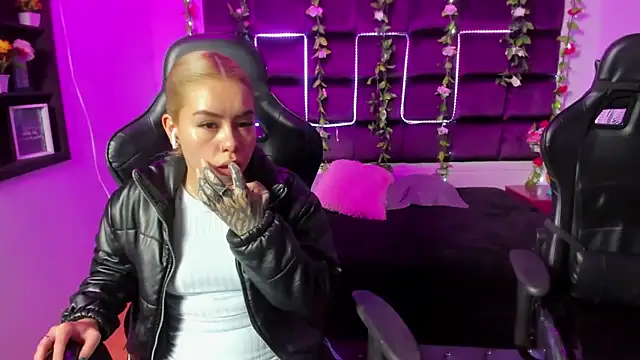 Hornyy Mom online show from 4, 12, 2024