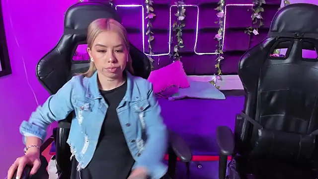 Hornyy Mom online show from 9, 12, 2024