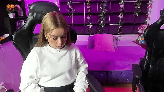 Hornyy Mom online show from 30, 12, 2024